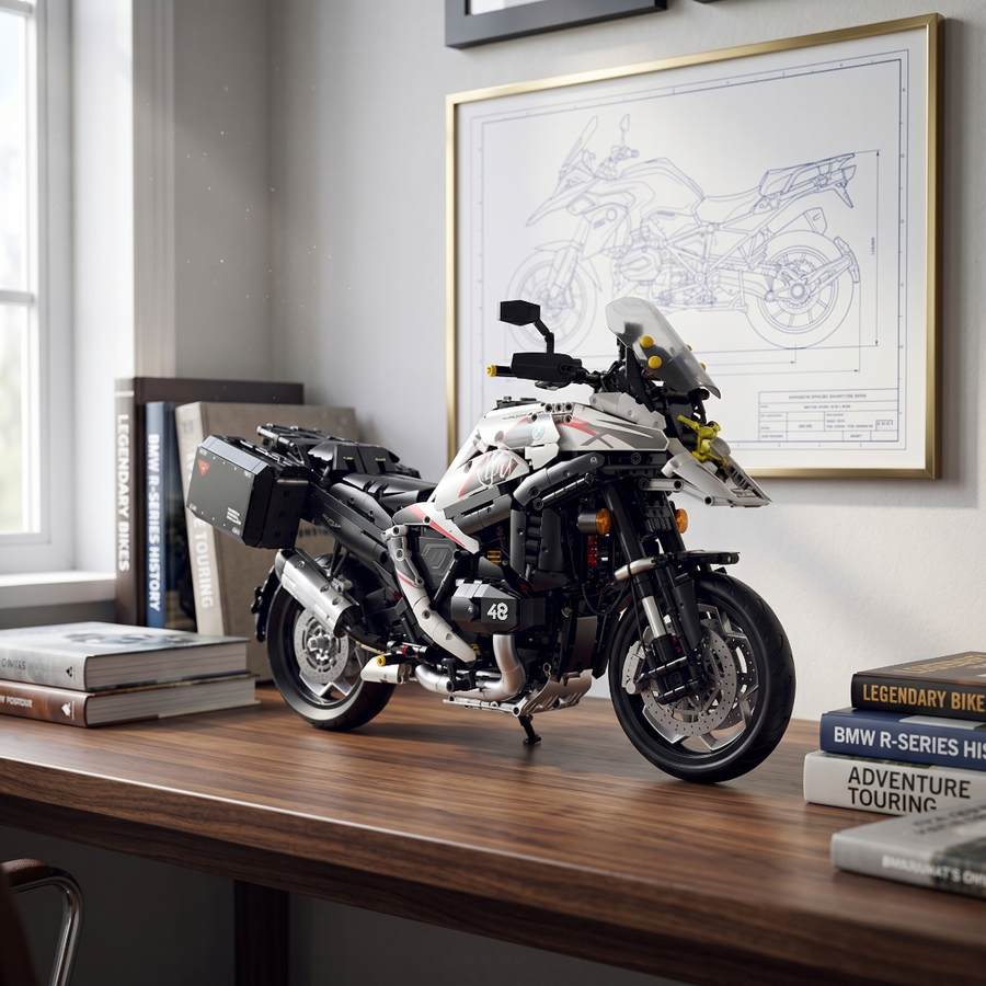 BMW R1300GS Moto en Briques 1:5 sur un bureau modern et premium