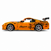Toyota Supra A80 en briques 1:8 - Vue avant capot et phares | TrackBricks