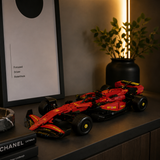 F1 Formula Car Rouge en briques 1:8 – Boîte et packaging du set 2361 pièces | TrackBricks