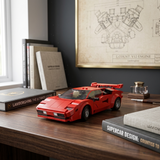 Ferrari F40 RC en Briques exposer sur une bureau moderne et premium