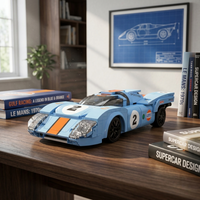 Azure Storm RC en Briques sur un bureau moderne et premium