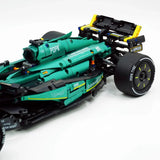 Aston Martin F1 AMR25 en briques 1:8 – vue arrière avec diffuseur et aileron arrière