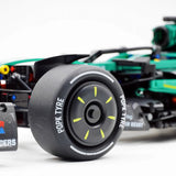 Aston Martin F1 AMR25 en briques 1:8 – vue du dessous montrant le diffuseur et le plancher