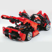 Ferrari LaFerrari en briques 1:8 détail intérieur cockpit