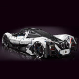 Devel Sixteen V16 en briques 1:8 – vue trois-quarts avant montrant le design futuriste