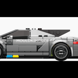 Voiture hypercar en briques vue de profil avec lignes aérodynamiques et design moderne.