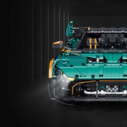 Aston Martin Vulcan en briques 1:8 – vue de face avec calandre et phares détaillés